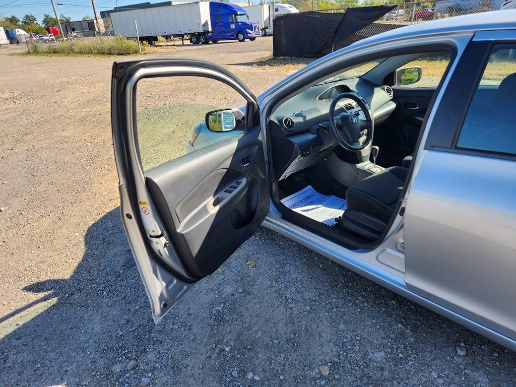 Toyota Yaris Sedan 4-Speed AT 2009