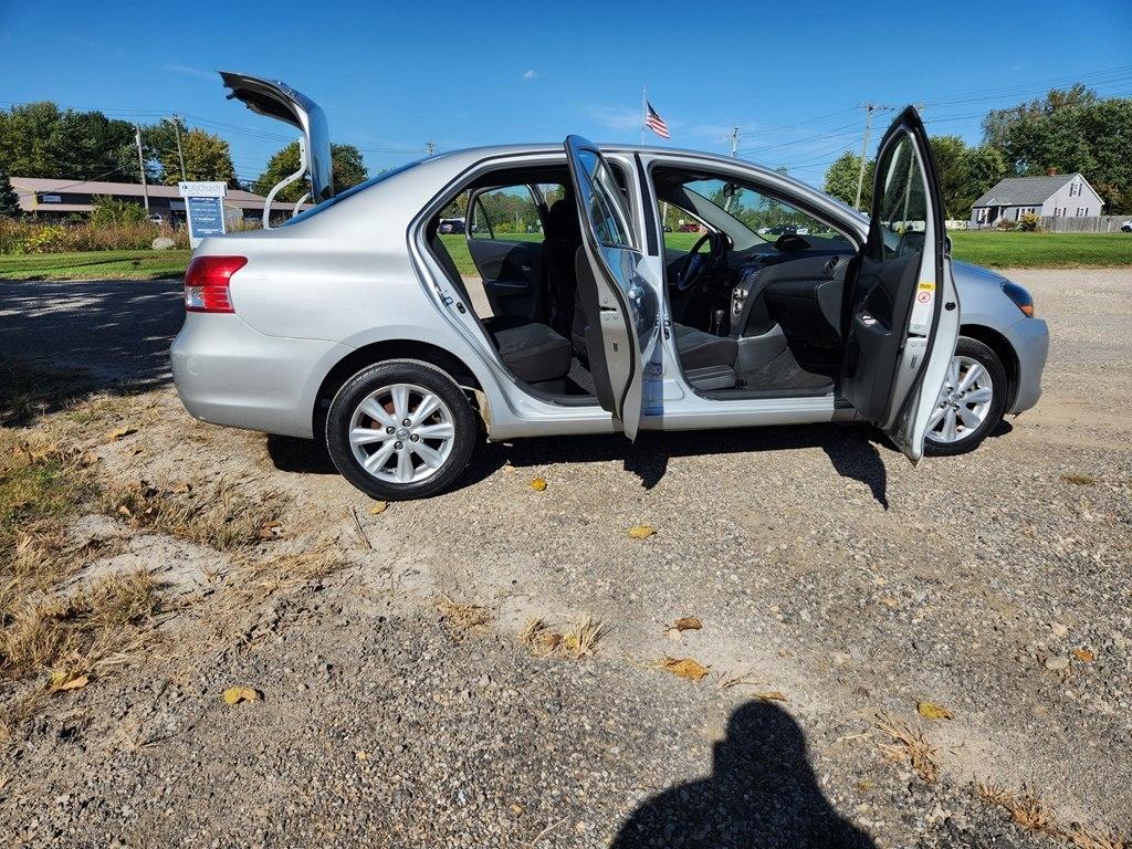 Toyota Yaris Sedan 4-Speed AT 2009