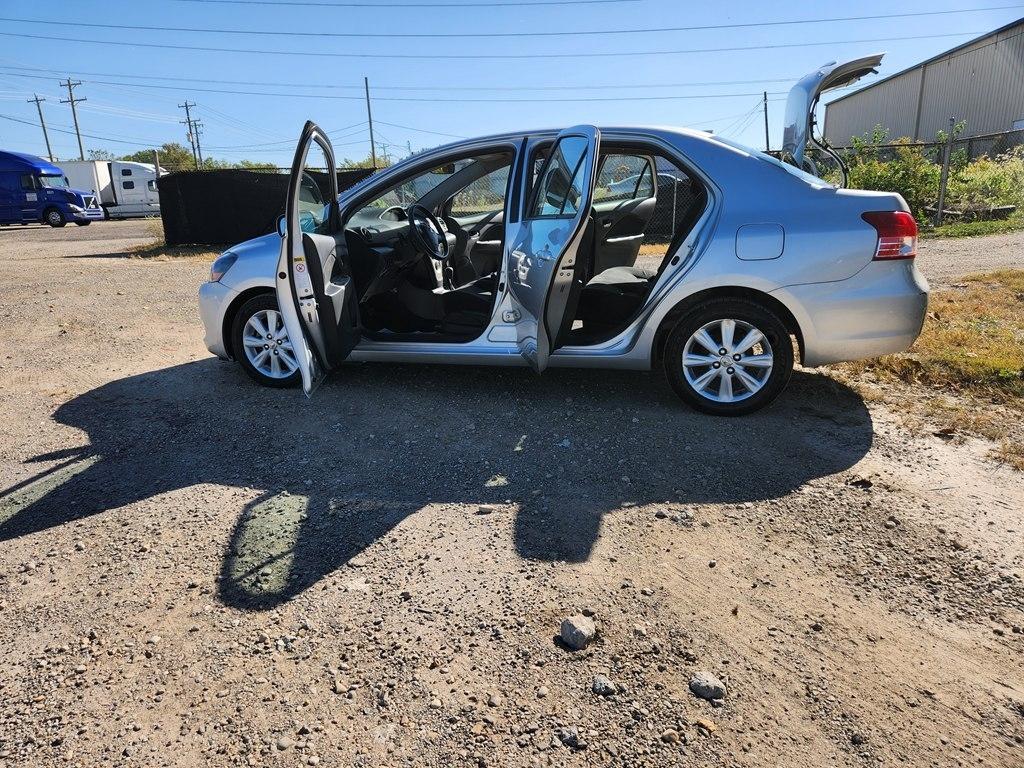 Toyota Yaris Sedan 4-Speed AT 2009