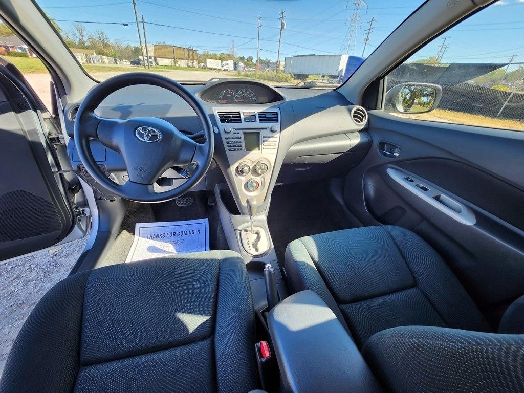 Toyota Yaris Sedan 4-Speed AT 2009