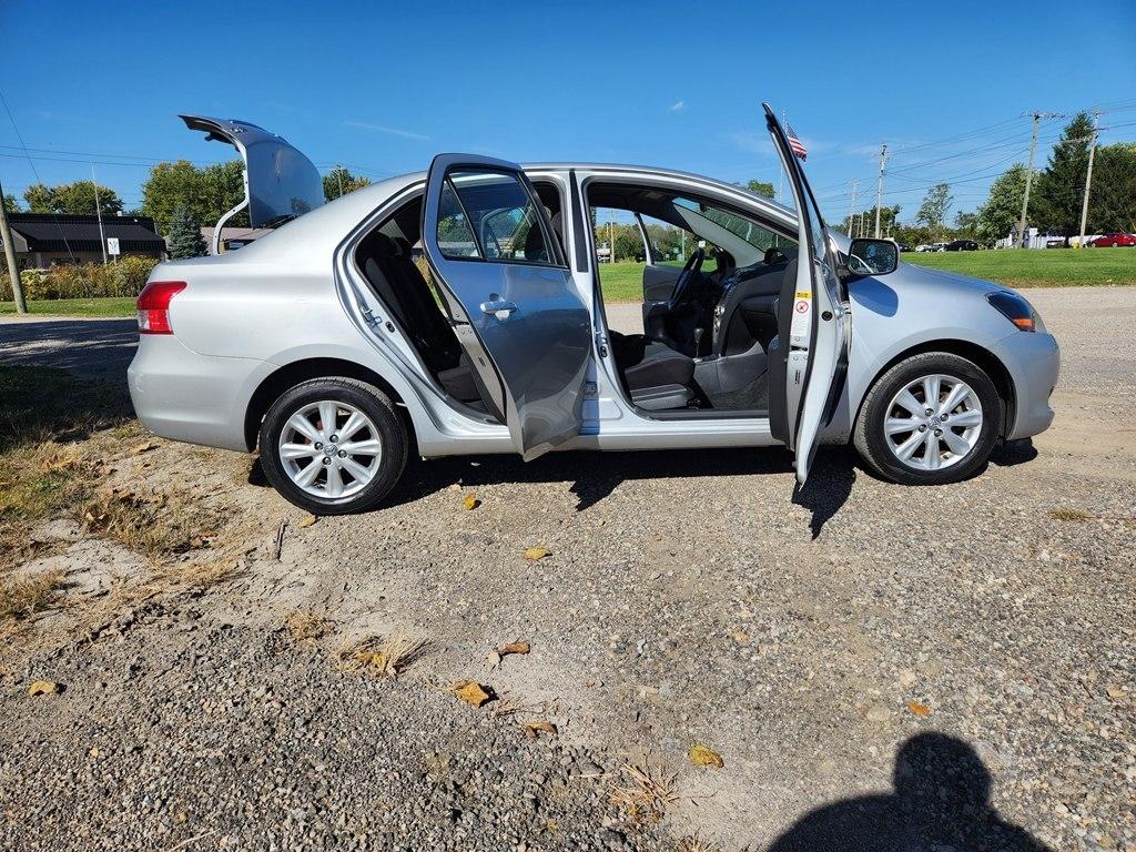 Toyota Yaris Sedan 4-Speed AT 2009