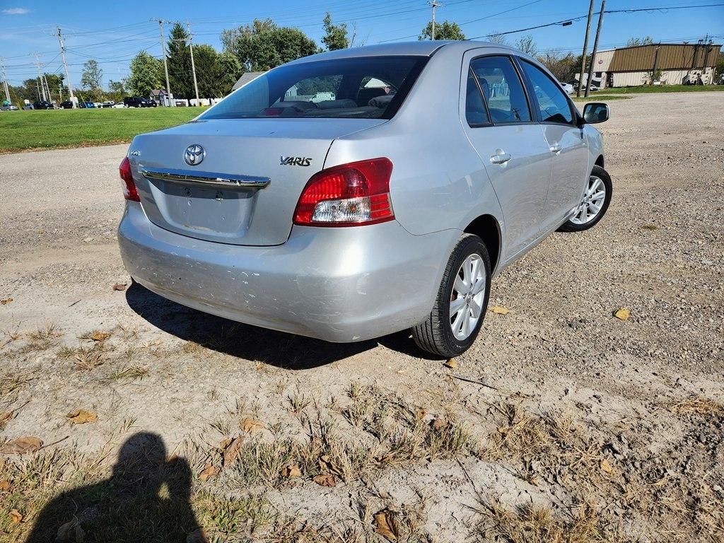Toyota Yaris Sedan 4-Speed AT 2009