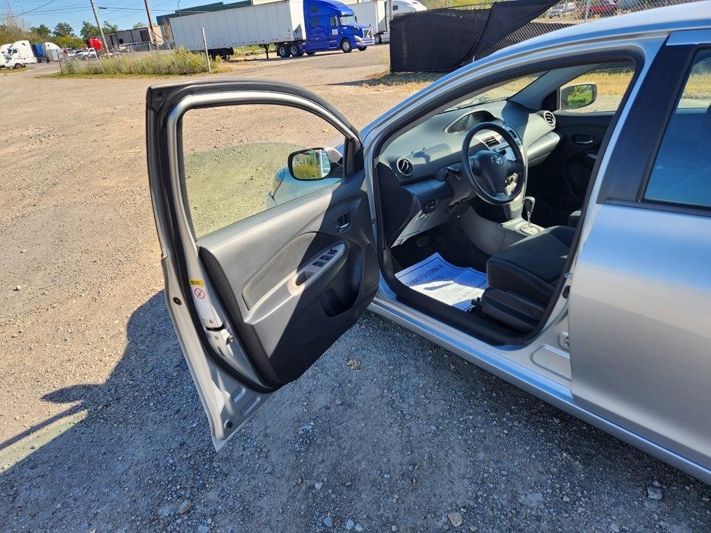 Toyota Yaris Sedan 4-Speed AT 2009