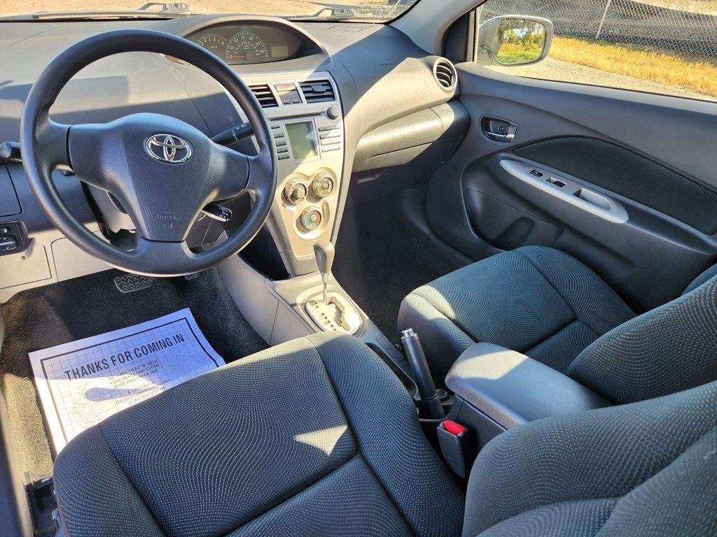 Toyota Yaris Sedan 4-Speed AT 2009