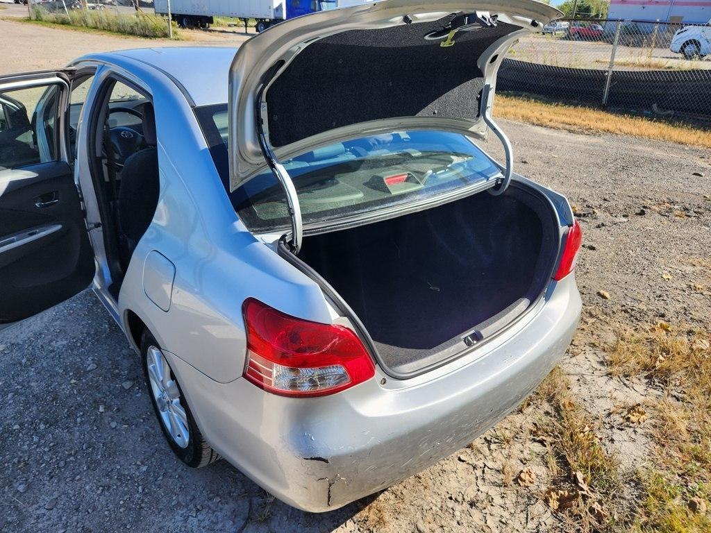 Toyota Yaris Sedan 4-Speed AT 2009