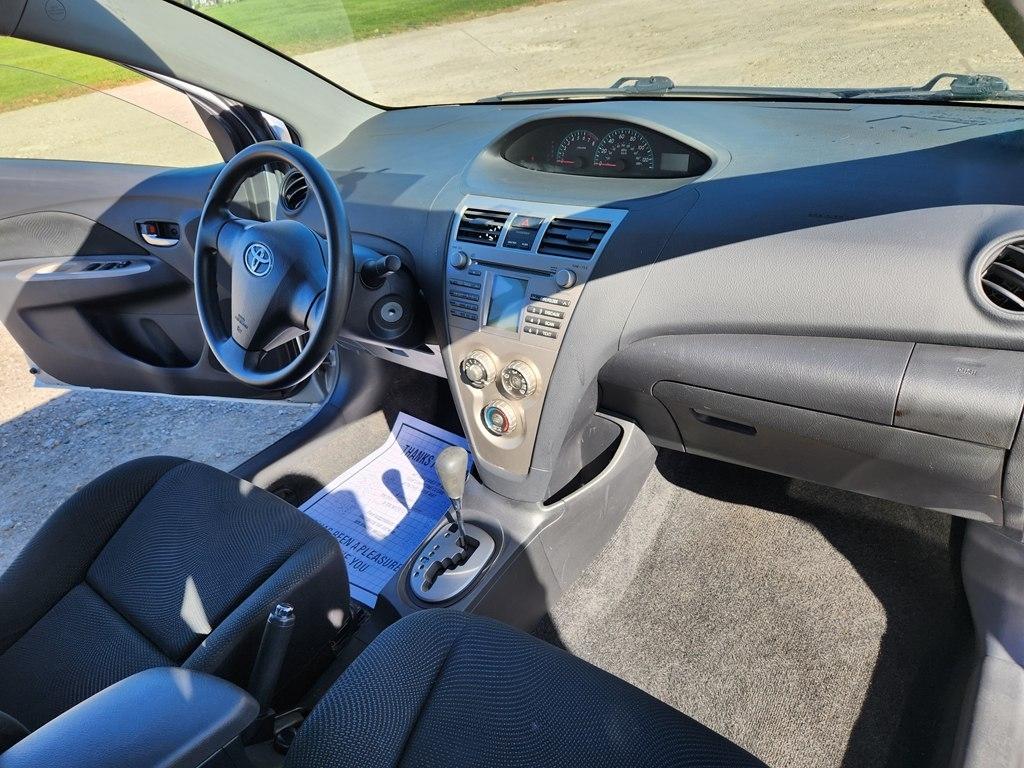 Toyota Yaris Sedan 4-Speed AT 2009
