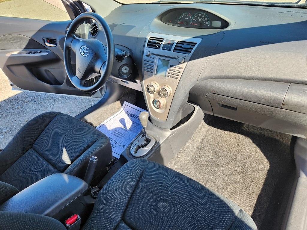 Toyota Yaris Sedan 4-Speed AT 2009