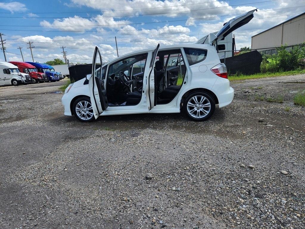 Honda Fit Sport 5-Speed AT 2011