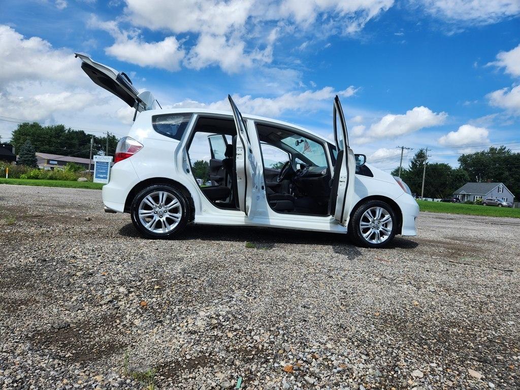 Honda Fit Sport 5-Speed AT 2011