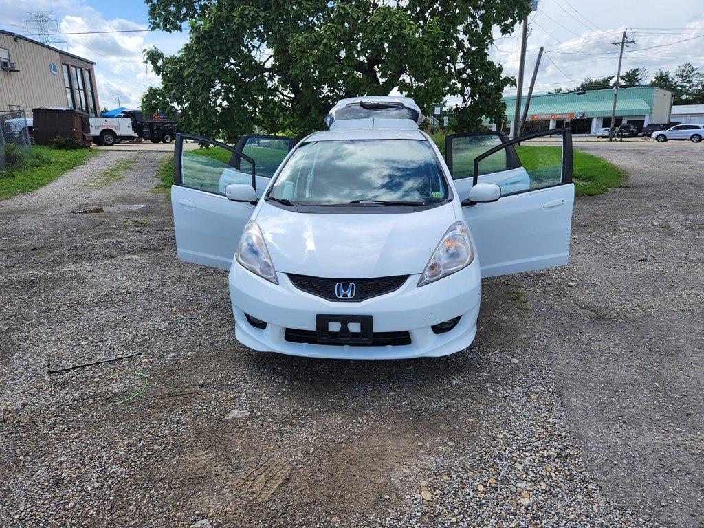 Honda Fit Sport 5-Speed AT 2011