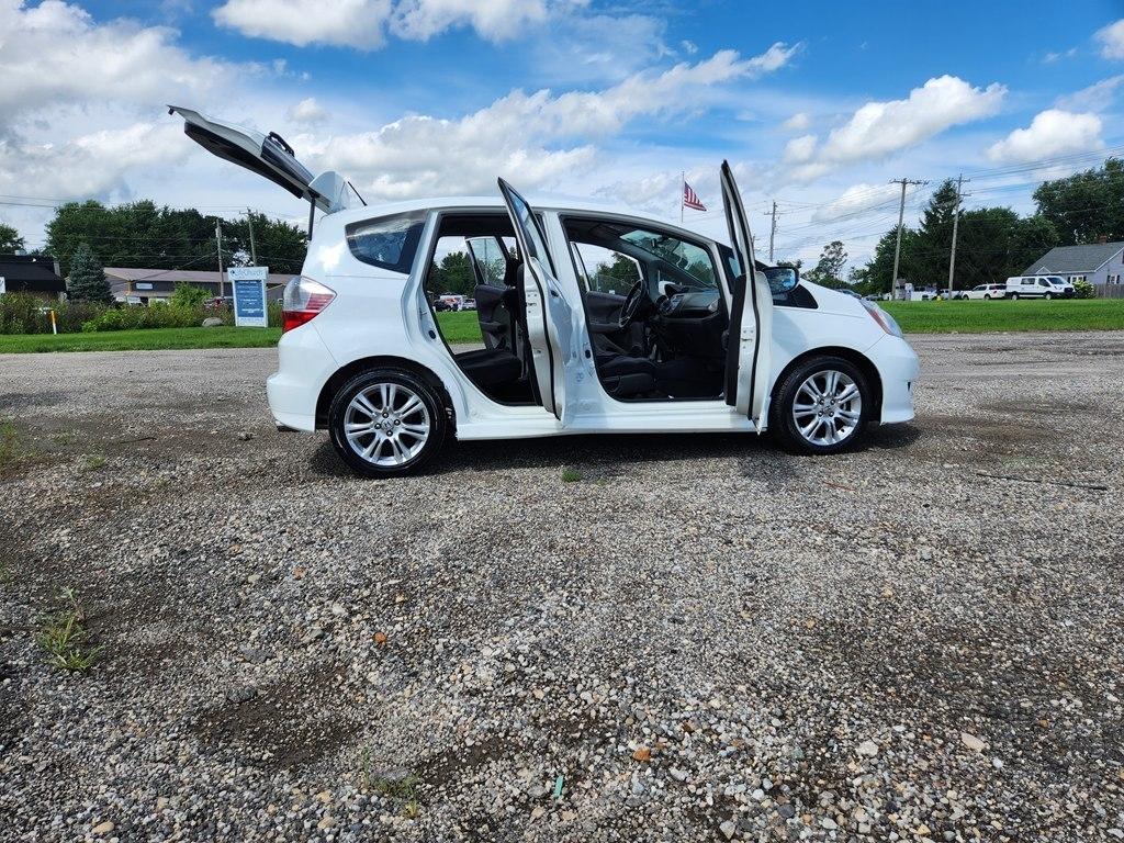 Honda Fit Sport 5-Speed AT 2011