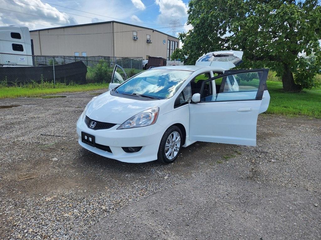 Honda Fit Sport 5-Speed AT 2011