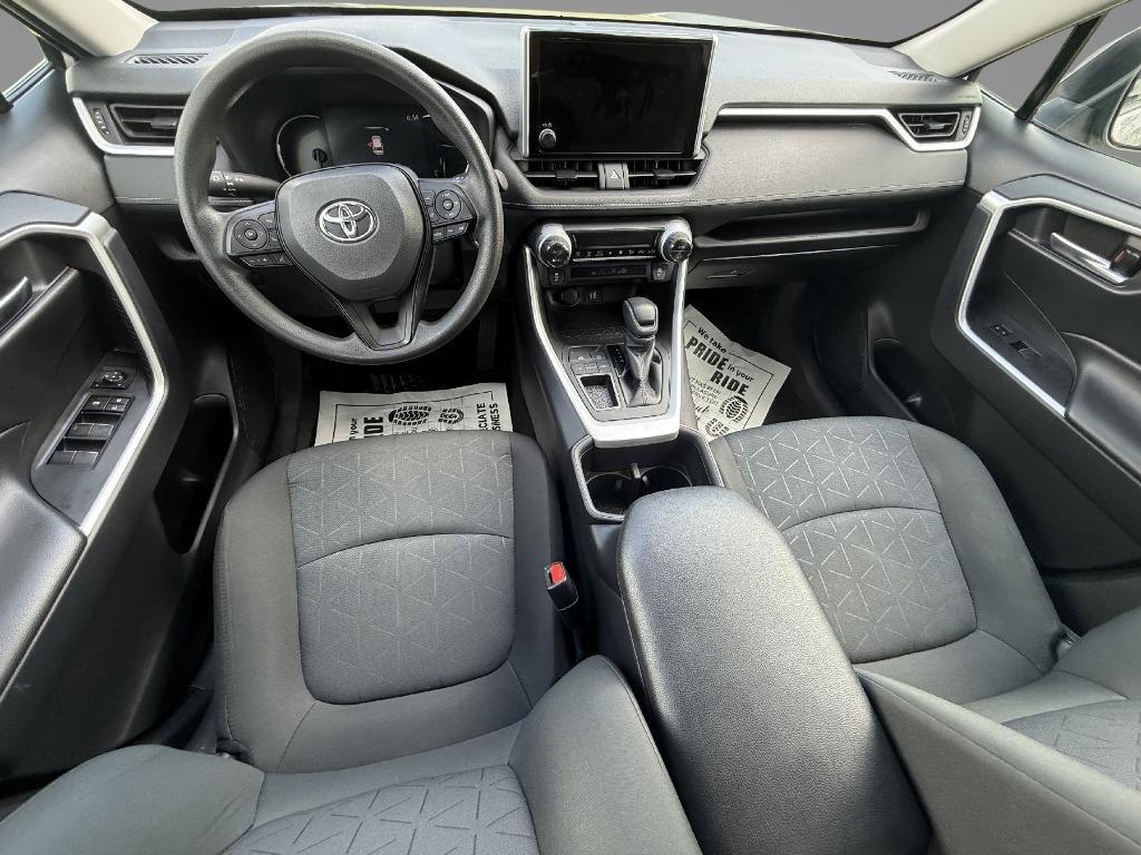 Toyota RAV4 XLE 2024
