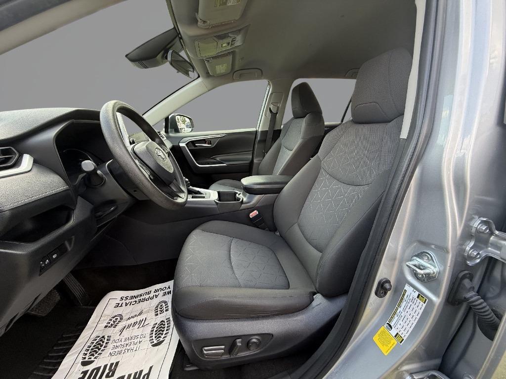 Toyota RAV4 XLE 2024