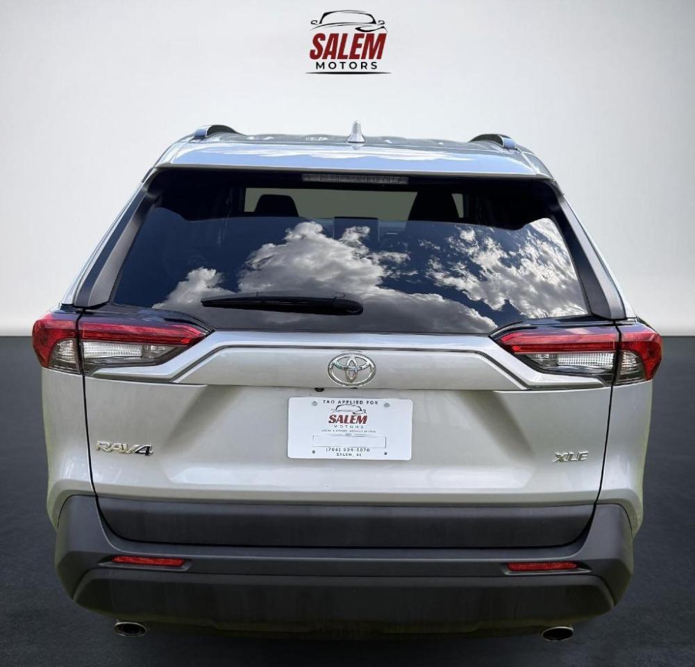 Toyota RAV4 XLE 2024