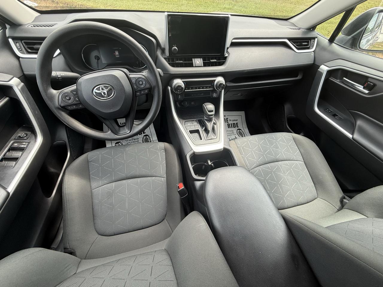 Toyota RAV4 XLE 2024