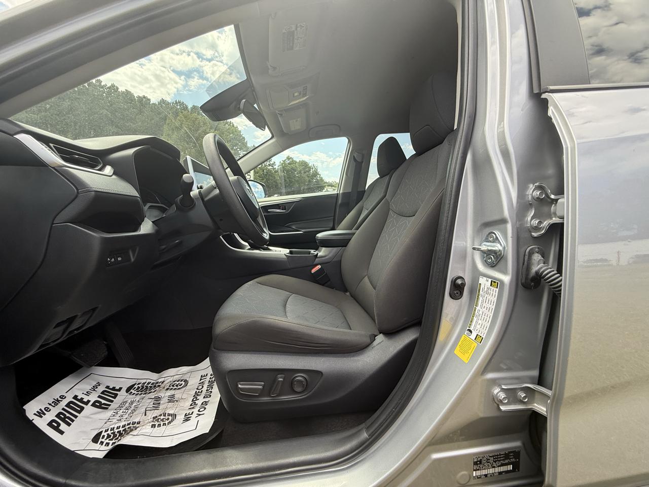 Toyota RAV4 XLE 2024
