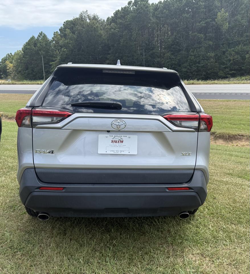 Toyota RAV4 XLE 2024