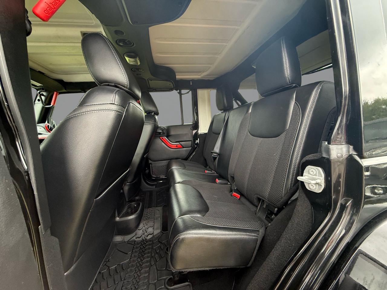 Jeep Wrangler Unlimited Sahara 4WD 2017