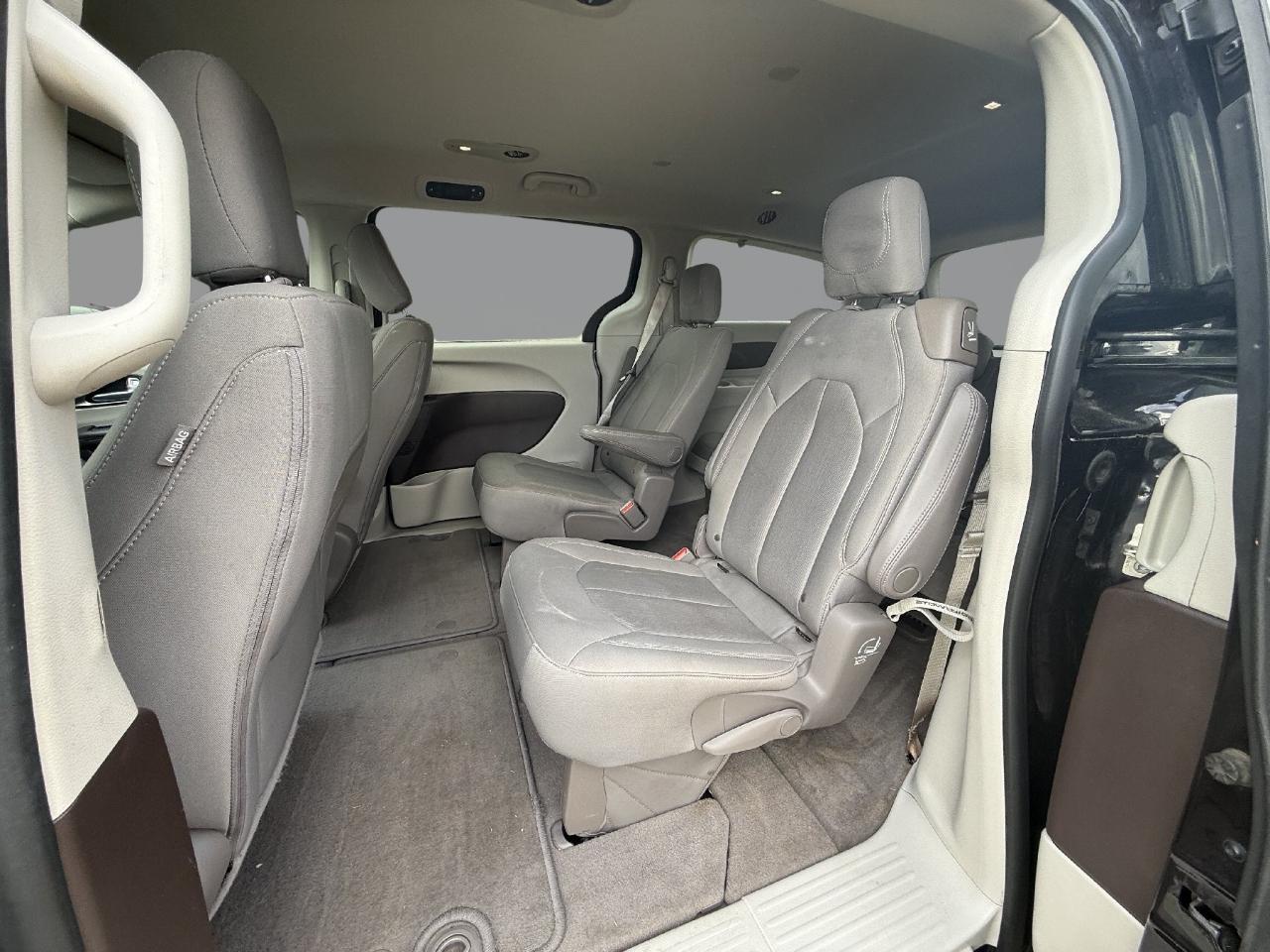 Chrysler Pacifica Touring 2017