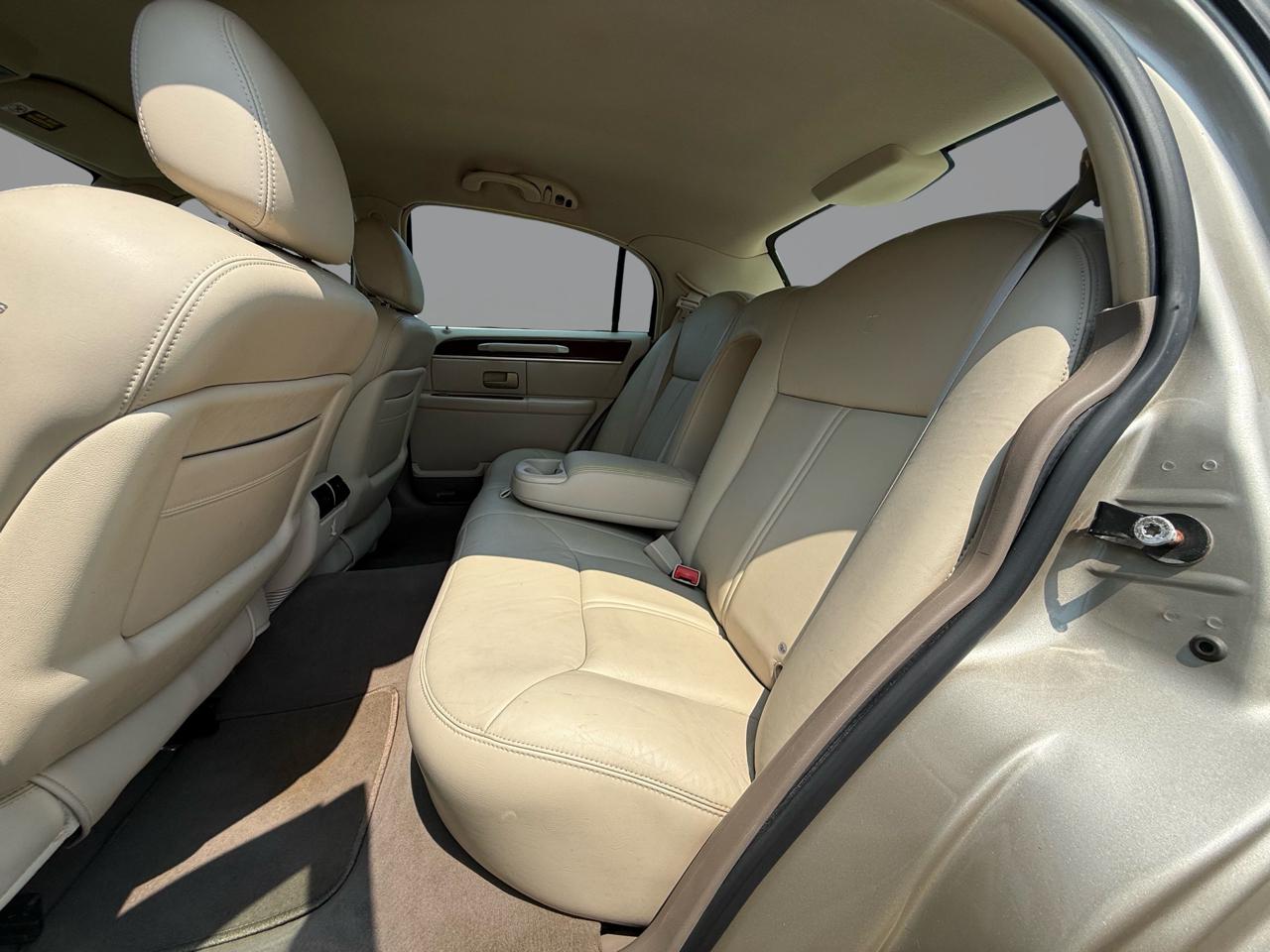 Lincoln Town Car Ultimate 2004