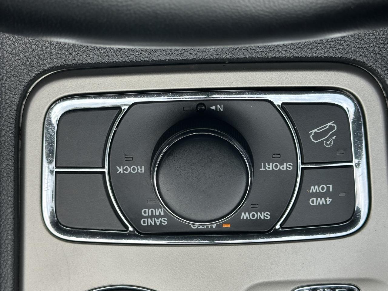 2012 Jeep Grand Cherokee Laredo X - Photo 17