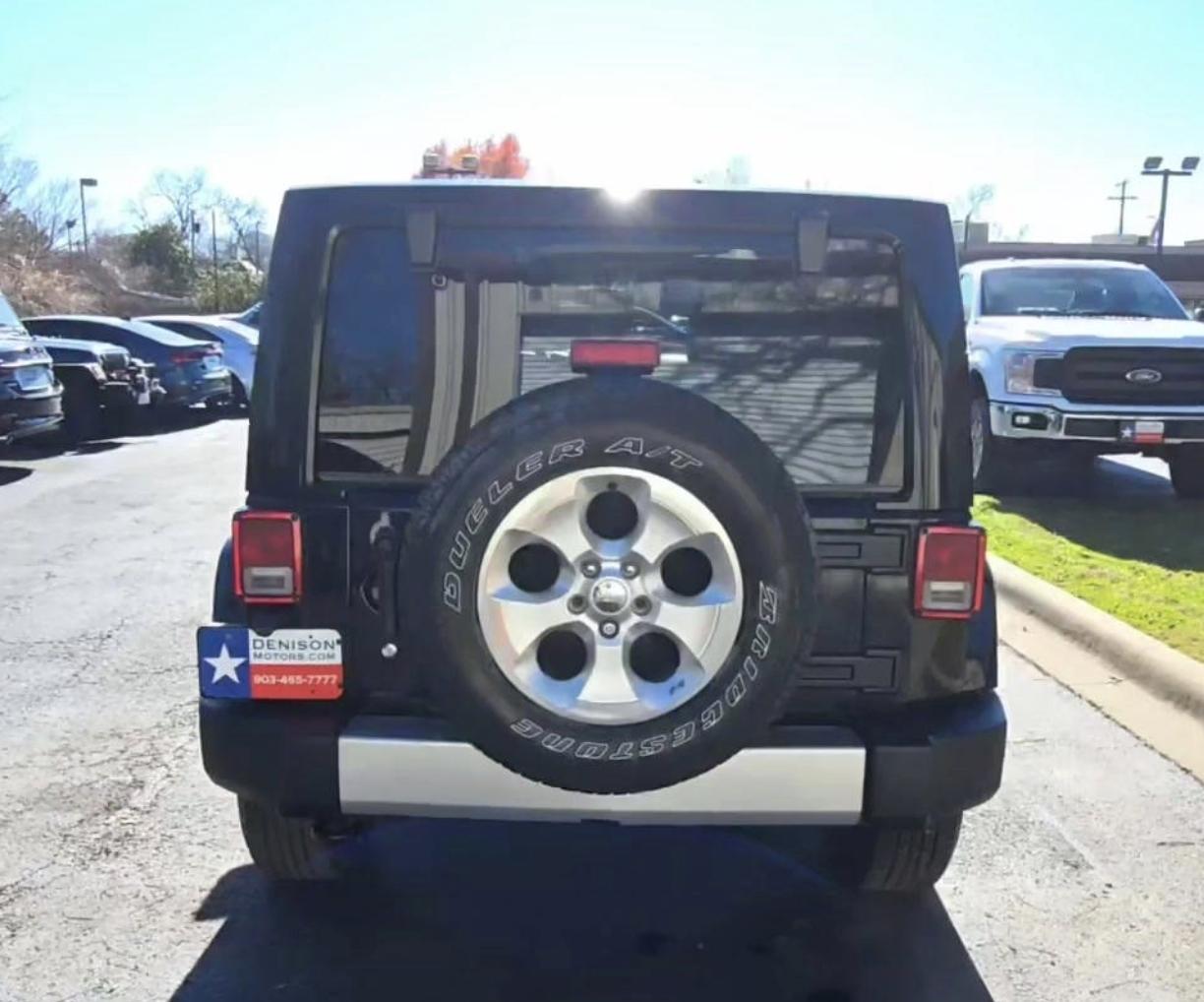 2014 Jeep Wrangler Unlimited Sahara - Photo 4