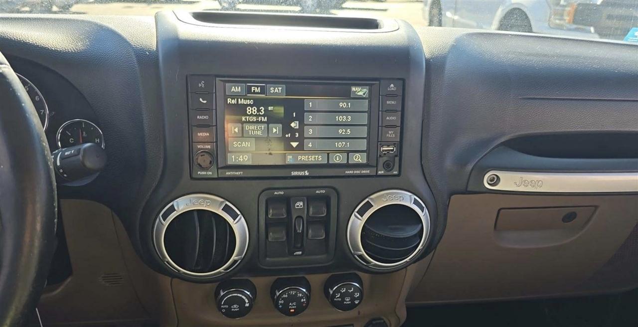 2014 Jeep Wrangler Unlimited Sahara - Photo 8