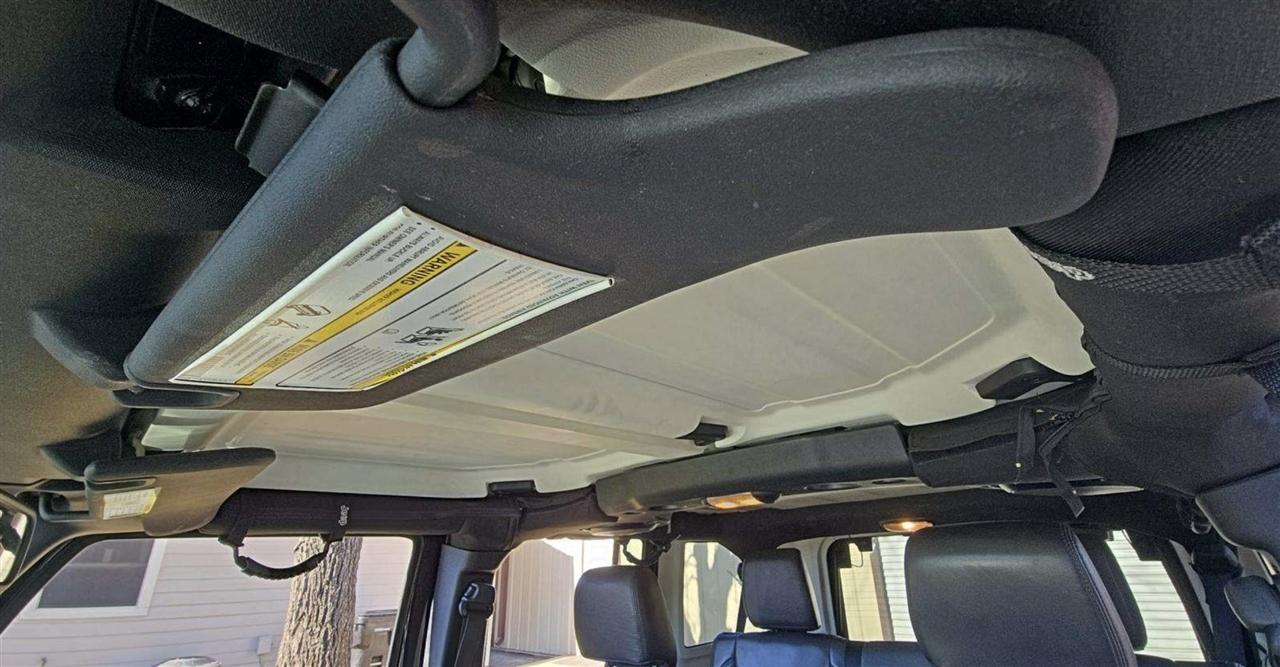 2014 Jeep Wrangler Unlimited Sahara - Photo 9