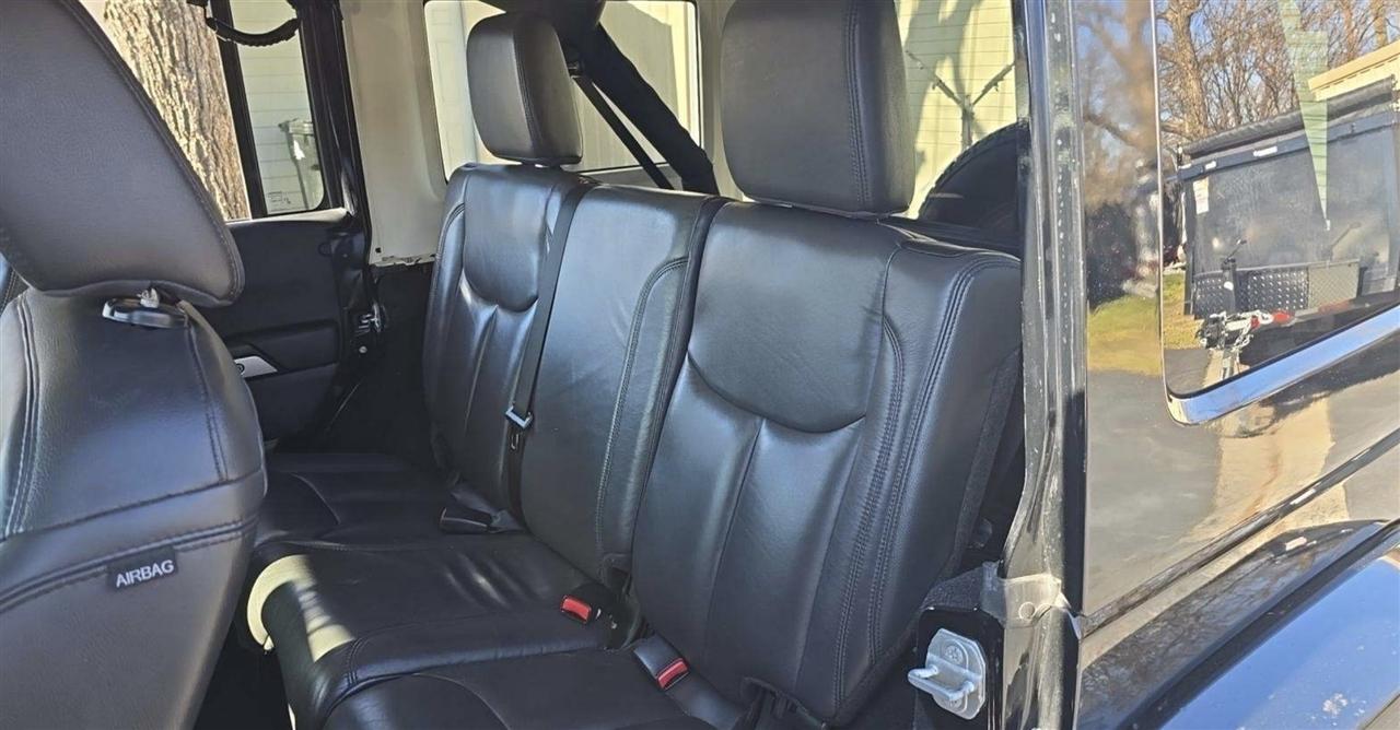 2014 Jeep Wrangler Unlimited Sahara - Photo 11
