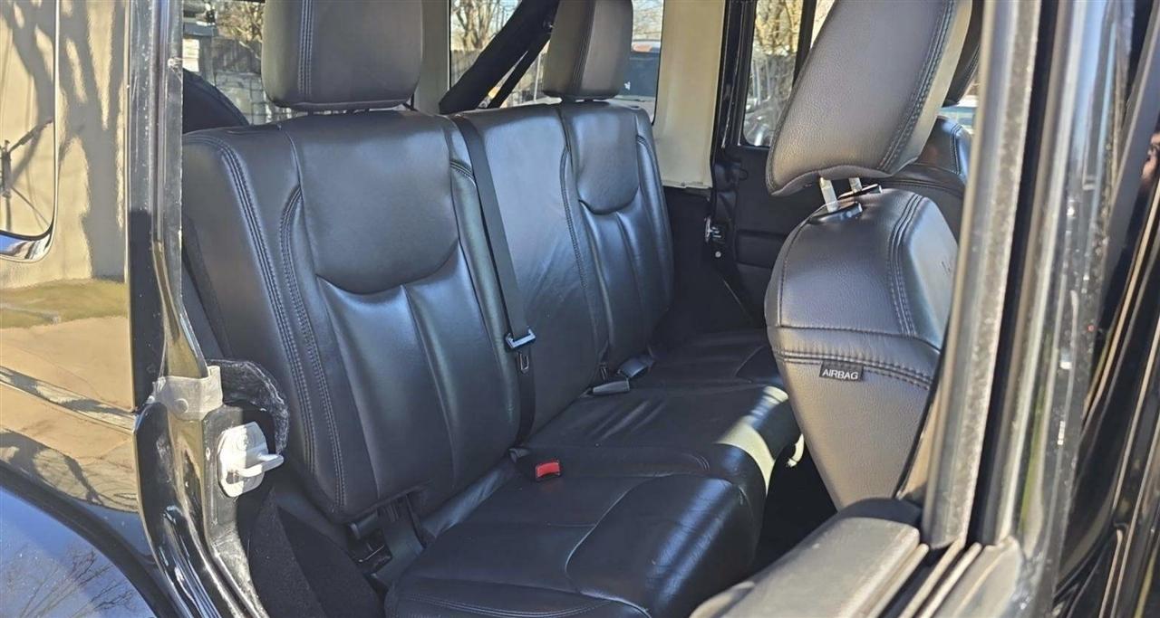 2014 Jeep Wrangler Unlimited Sahara - Photo 13