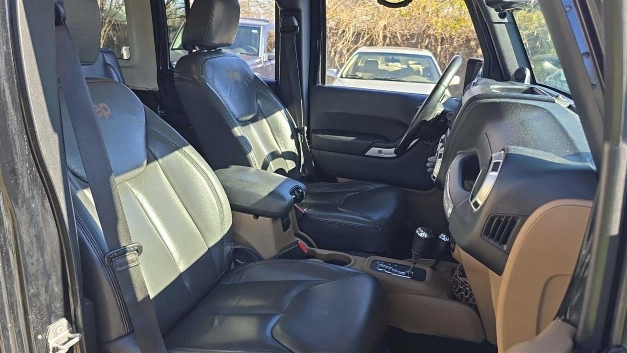 2014 Jeep Wrangler Unlimited Sahara - Photo 14
