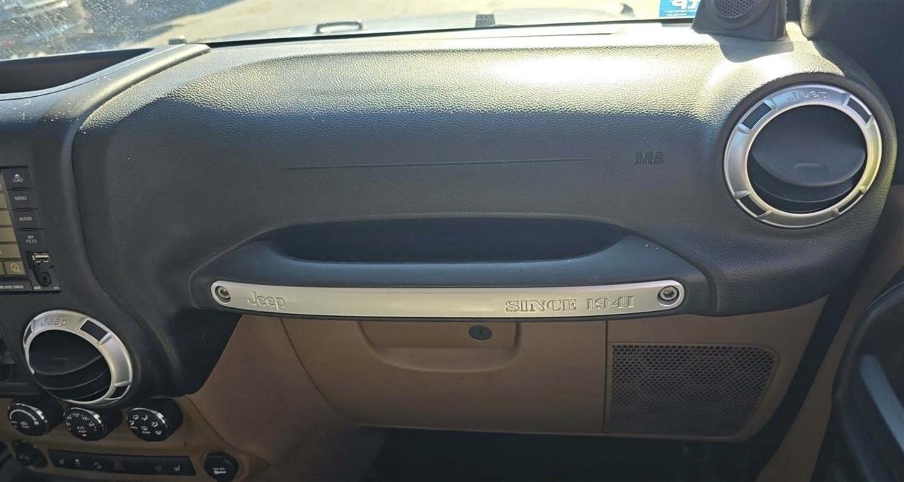 2014 Jeep Wrangler Unlimited Sahara - Photo 15