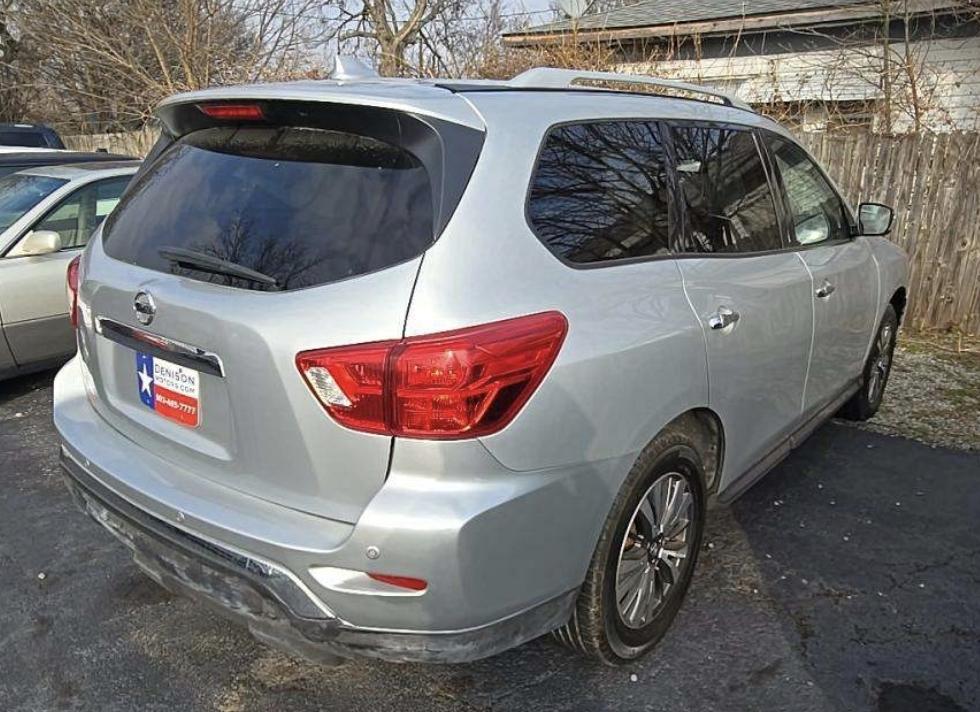 Nissan Pathfinder SV 4WD 2020
