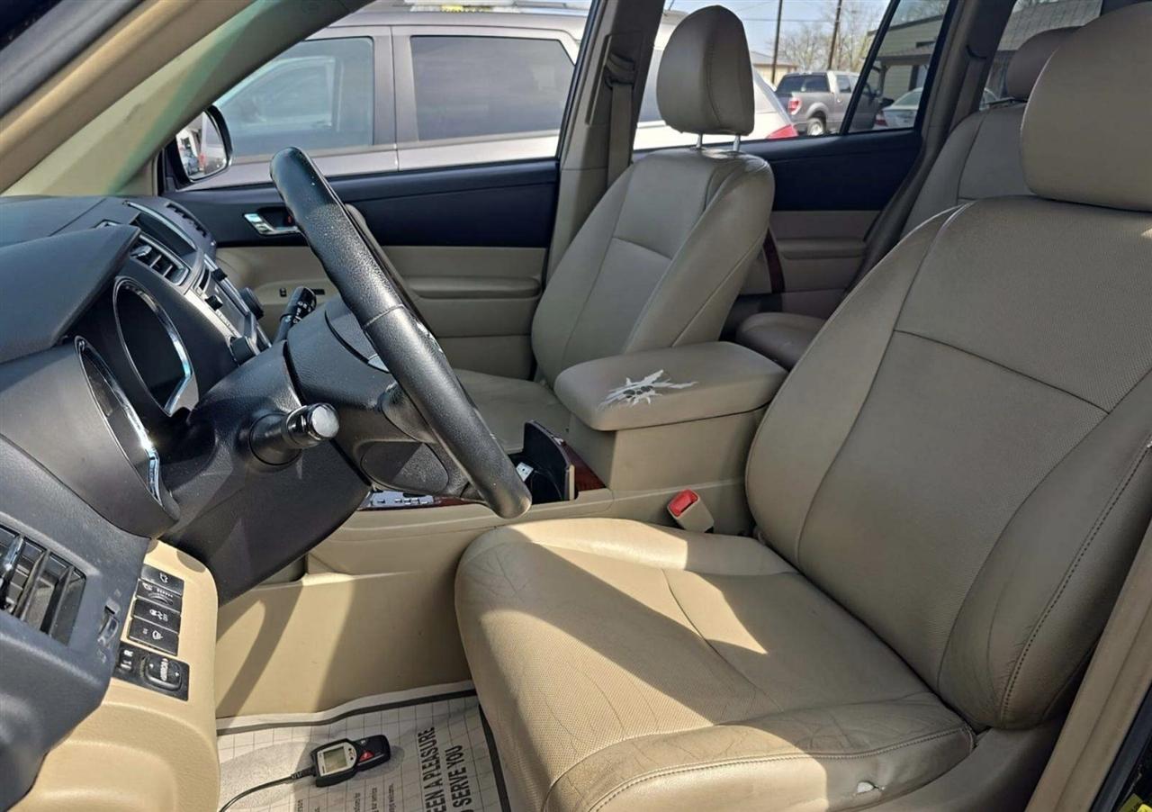 Toyota Highlander Limited 2WD 2013