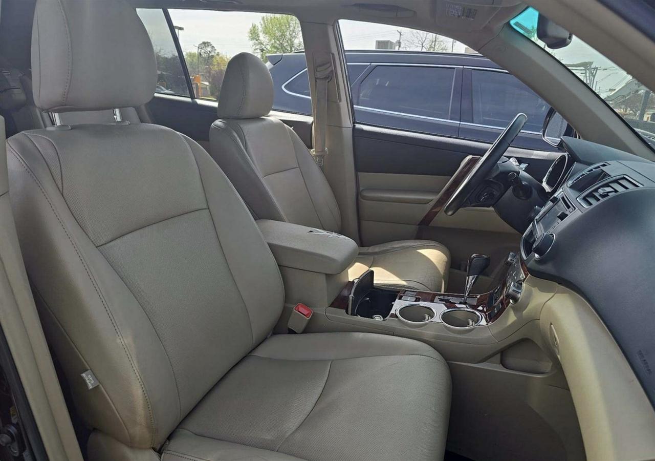 Toyota Highlander Limited 2WD 2013