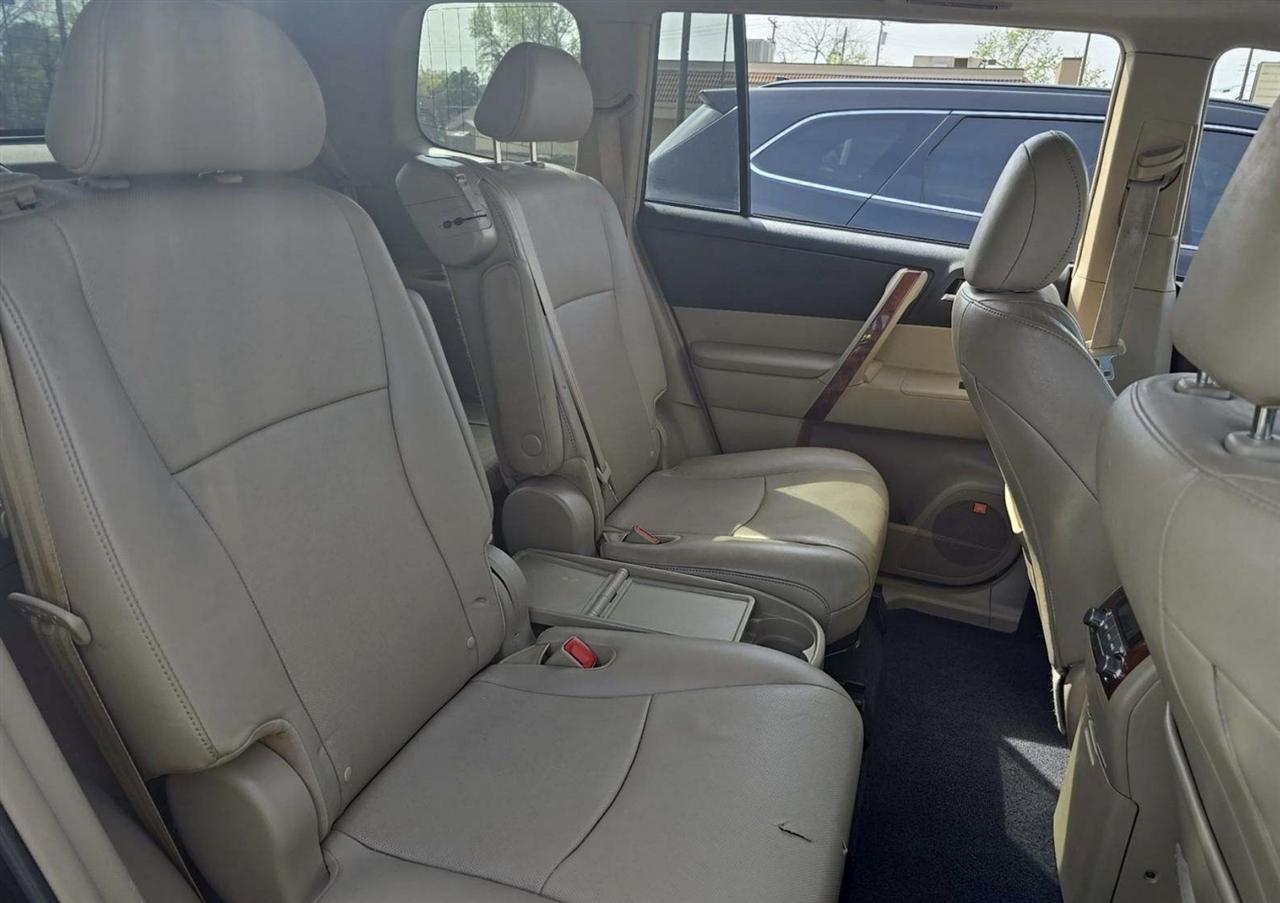 Toyota Highlander Limited 2WD 2013
