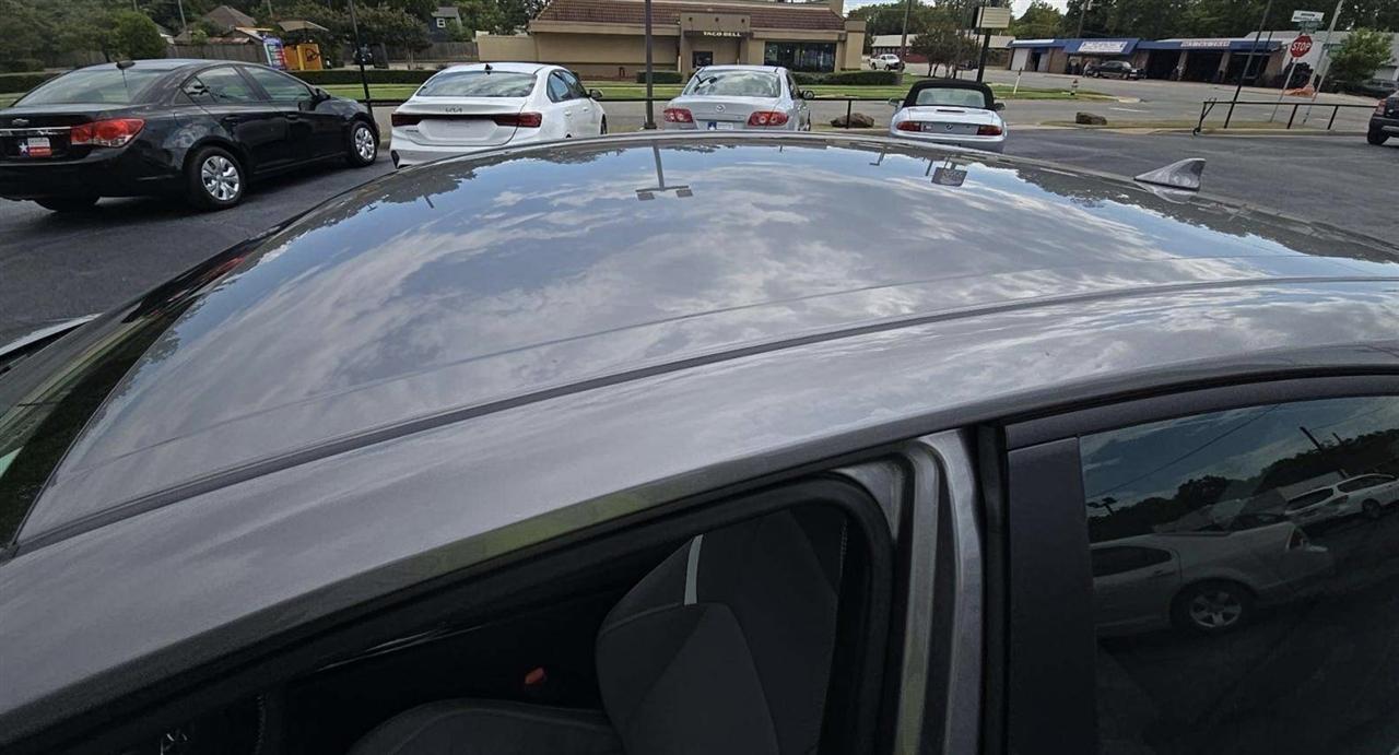 Toyota Camry Hybrid XLE 2025