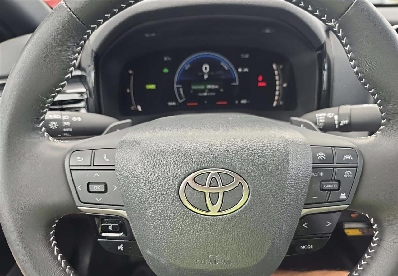 Toyota Camry Hybrid XLE 2025