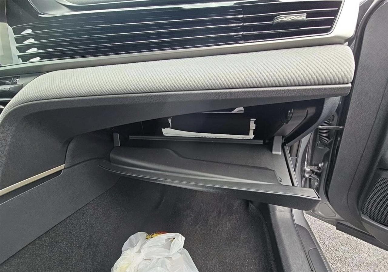 Toyota Camry Hybrid XLE 2025