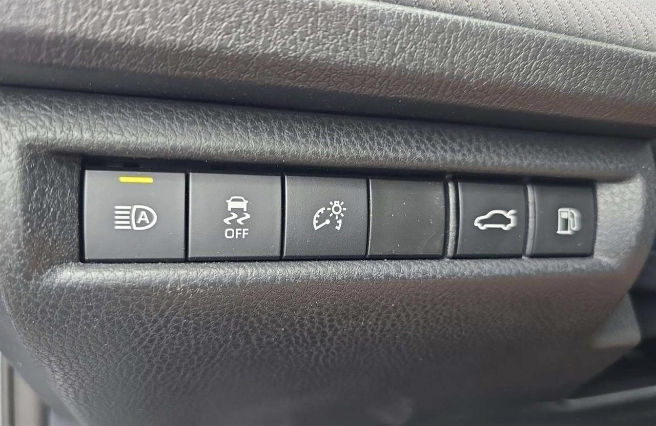 Toyota Camry Hybrid XLE 2025