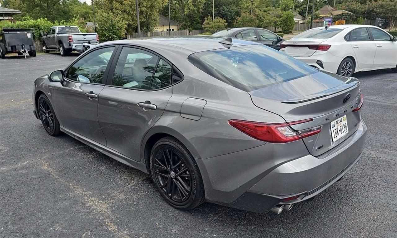 Toyota Camry Hybrid XLE 2025
