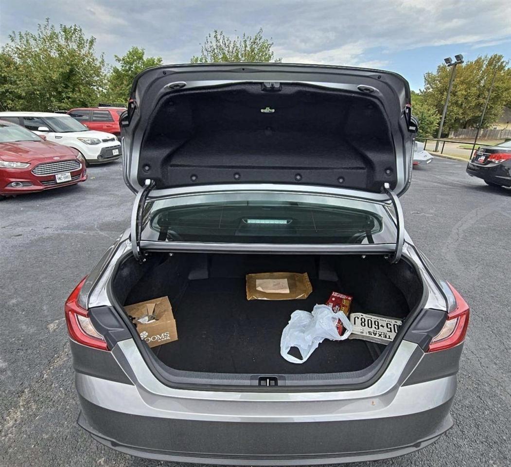Toyota Camry Hybrid XLE 2025
