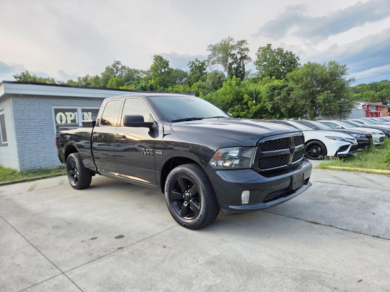 RAM 1500 Tradesman Quad Cab 4WD 2018
