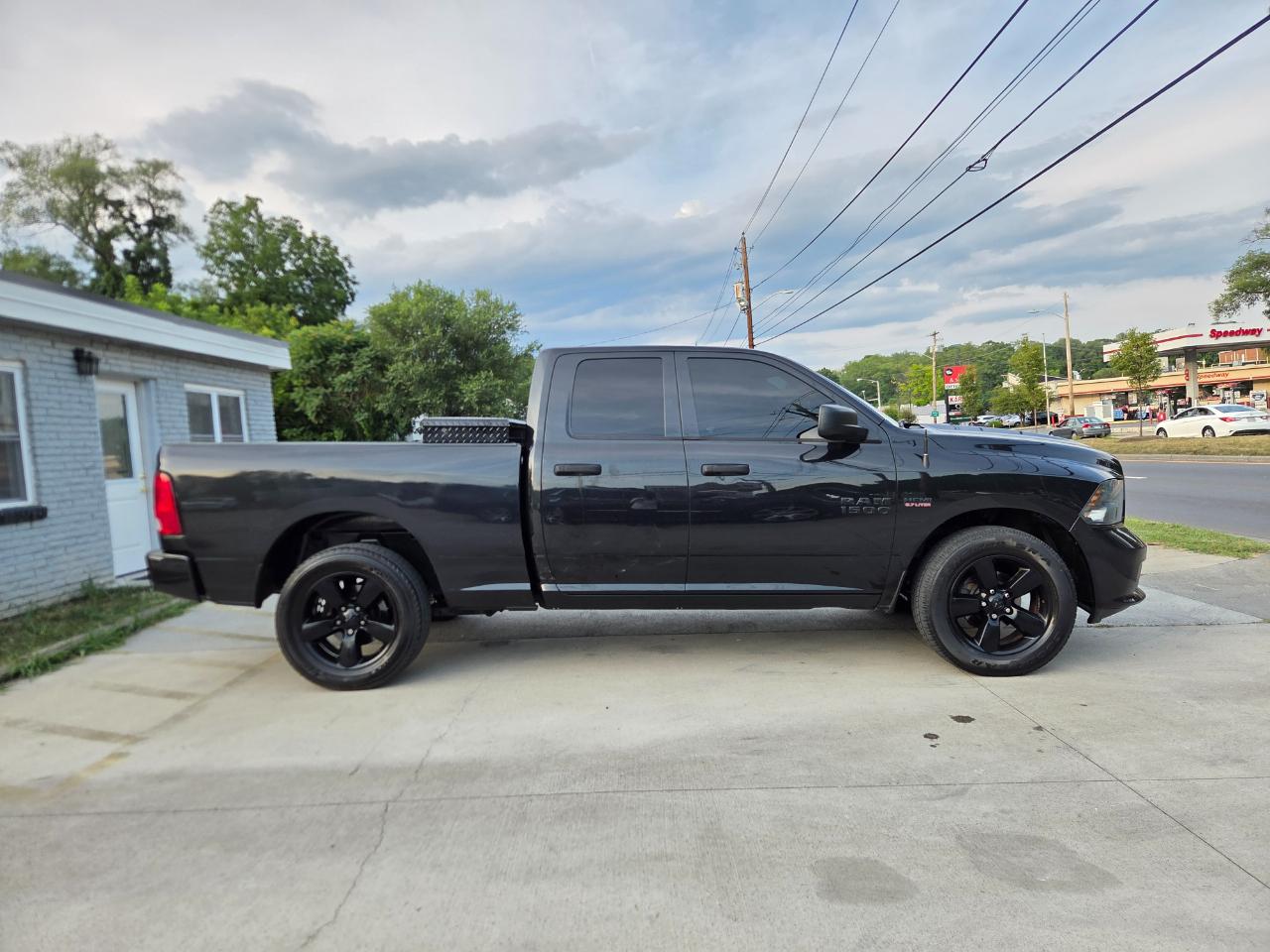 RAM 1500 Tradesman Quad Cab 4WD 2018