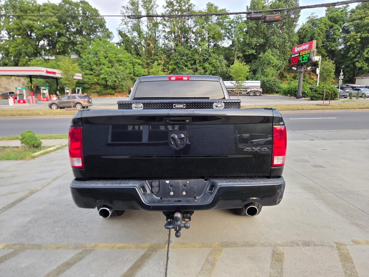 RAM 1500 Tradesman Quad Cab 4WD 2018