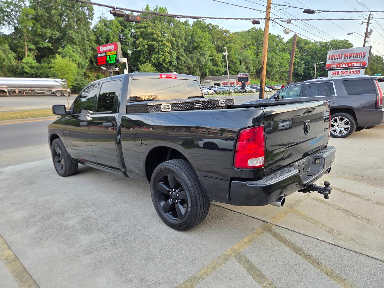 RAM 1500 Tradesman Quad Cab 4WD 2018