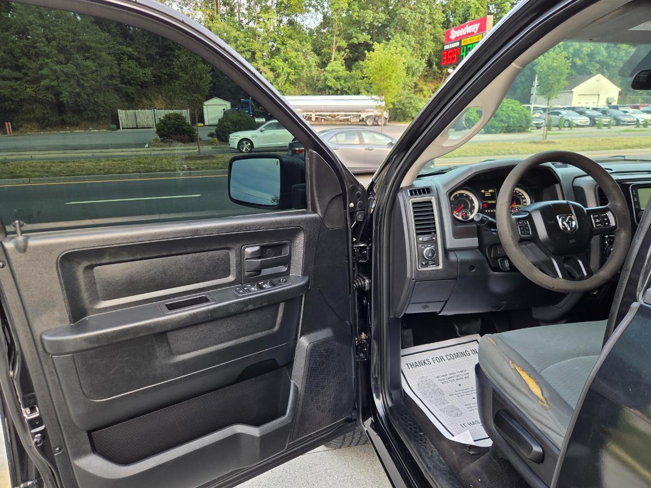 RAM 1500 Tradesman Quad Cab 4WD 2018