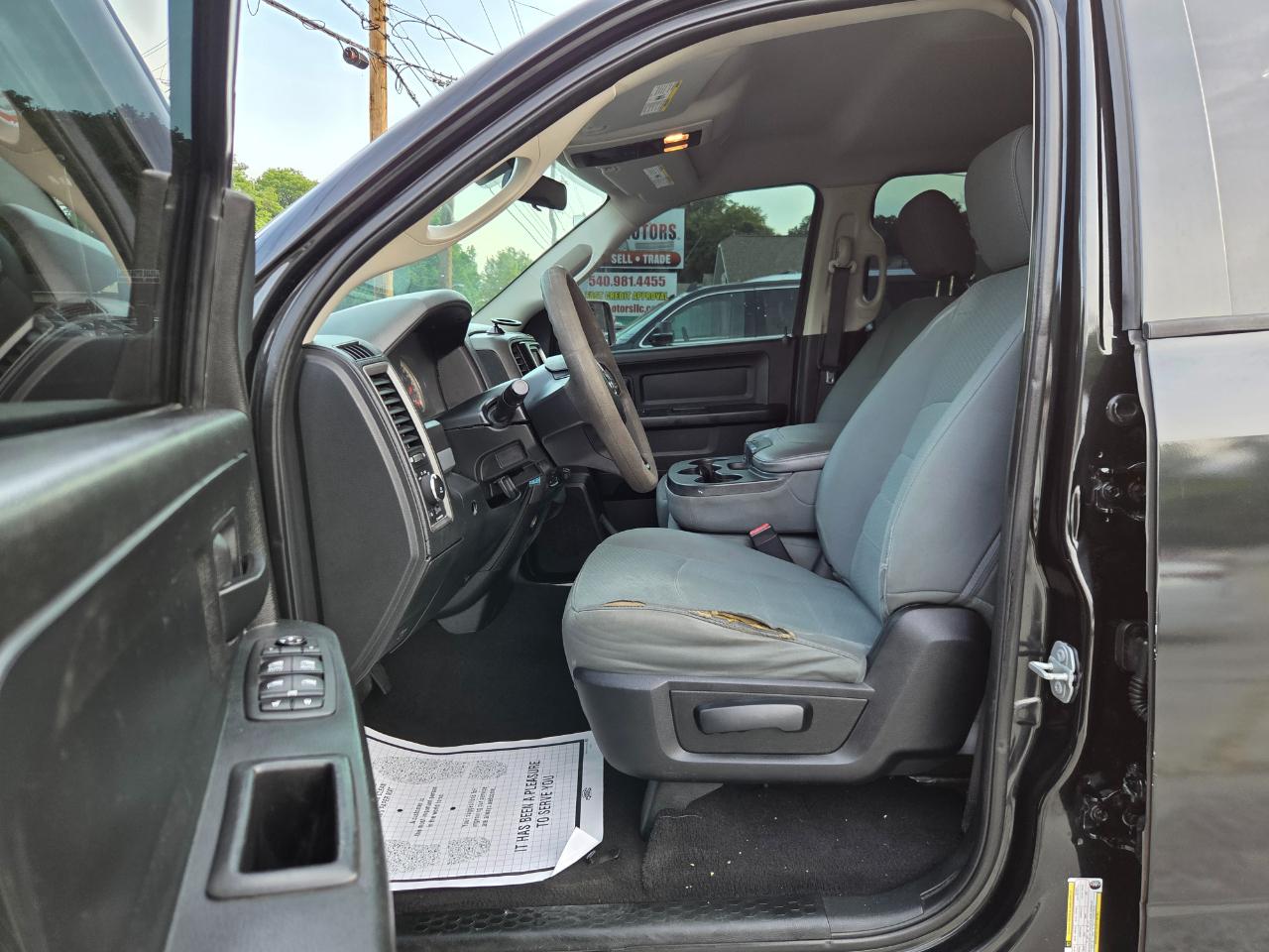 RAM 1500 Tradesman Quad Cab 4WD 2018