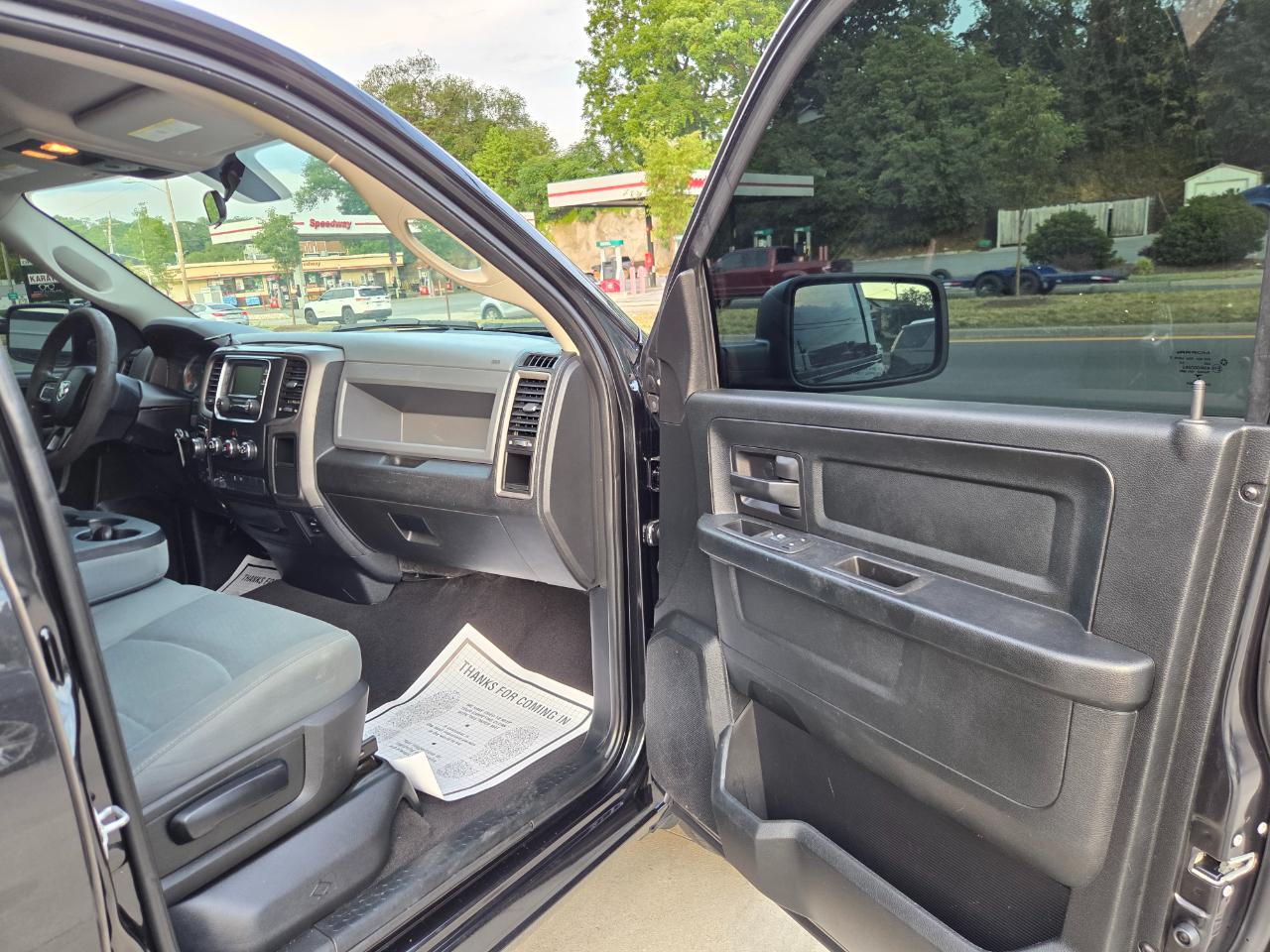 RAM 1500 Tradesman Quad Cab 4WD 2018